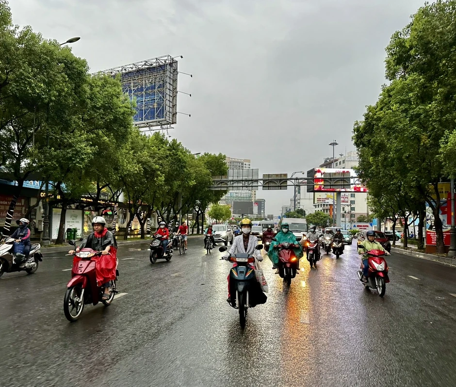 Bất ngờ mưa lớn kéo dài giữa mùa khô Nam bộ, vì sao? Bất ngờ mưa lớn kéo dài giữa mùa khô Nam bộ, vì sao?