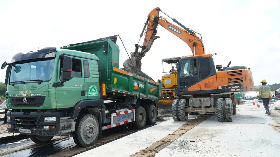 Bên trong công trường dự án nâng cấp sân bay Cà Mau