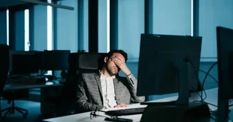 Bí mật về một nghề "hái ra tiền" bỗng nhiên thành nghề áp lực nhất