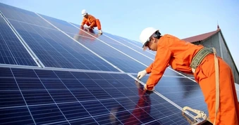 Bị phạt tới 100 triệu đồng nếu lắp điện mặt trời không thông báo