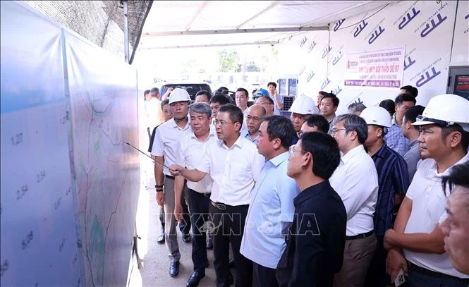 Bí thư Thành ủy Hà Nội yêu cầu tăng tốc hoàn thiện giao thông trục Tây Thăng Long Bí thư Thành ủy Hà Nội yêu cầu tăng tốc hoàn thiện giao thông trục Tây Thăng Long