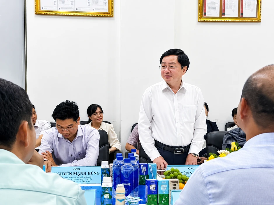 Bí thư tỉnh ủy Tây Ninh Nguyễn Văn Quyết thăm và làm việc tại Vinamilk Green Farm Tây Ninh Bí thư tỉnh ủy Tây Ninh Nguyễn Văn Quyết thăm và làm việc tại Vinamilk Green Farm Tây Ninh