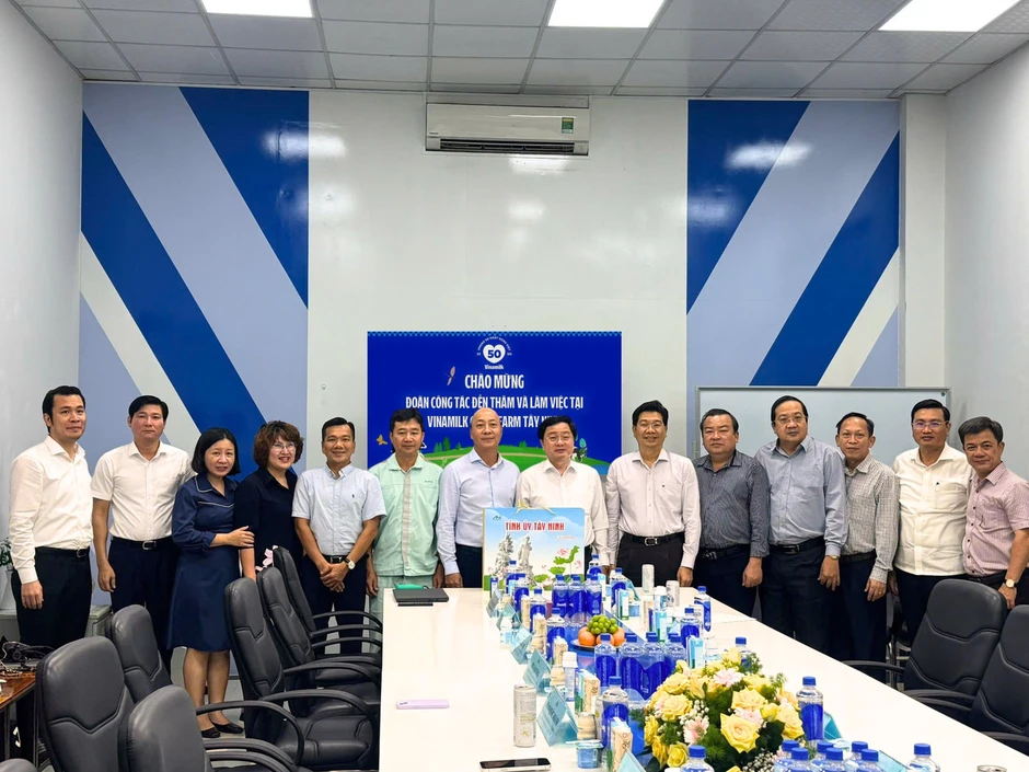 Bí thư tỉnh ủy Tây Ninh Nguyễn Văn Quyết thăm và làm việc tại Vinamilk Green Farm Tây Ninh Bí thư tỉnh ủy Tây Ninh Nguyễn Văn Quyết thăm và làm việc tại Vinamilk Green Farm Tây Ninh
