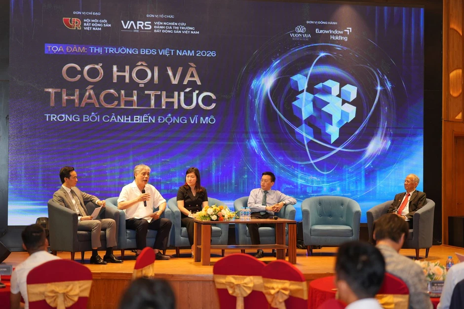 Biến động vĩ mô và chu kỳ tái cấu trúc thị trường bất động sản Biến động vĩ mô và chu kỳ tái cấu trúc thị trường bất động sản