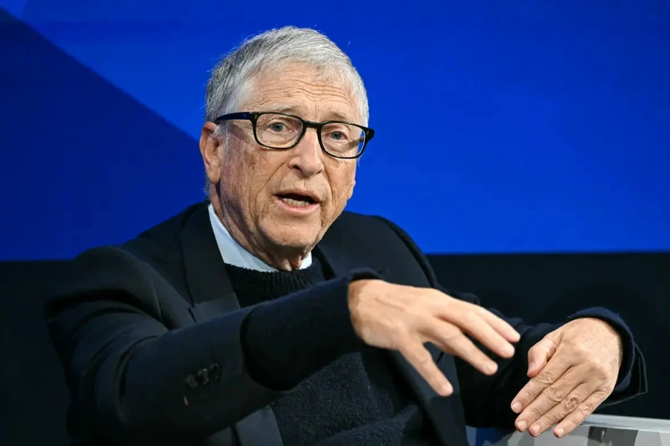 Bill Gates gây tranh cãi khi nói chỉ còn 4 nghề không bị AI thay thế Bill Gates gây tranh cãi khi nói chỉ còn 4 nghề không bị AI thay thế
