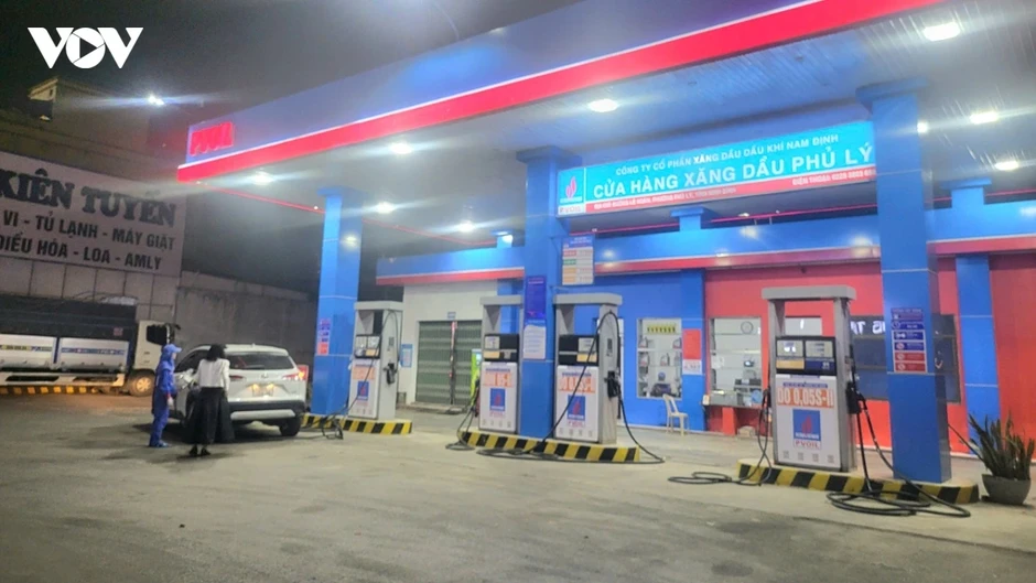 Bộ Công Thương đề nghị các hiệp hội, doanh nghiệp ô tô, xe máy triển khai xăng E10