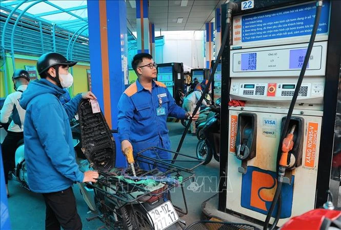 Bộ Công Thương thông báo giảm loạt thuế xăng dầu từ 0 giờ ngày 16/4 Bộ Công Thương thông báo giảm loạt thuế xăng dầu từ 0 giờ ngày 16/4