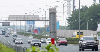 Bỏ điều kiện nhập khẩu ô tô: Cải cách hành chính hay từ bỏ chiến lược công nghiệp?
