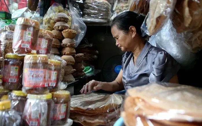 Bộ Tài chính đề xuất nâng ngưỡng chịu thuế với hộ kinh doanh lên 1 tỷ đồng/năm Bộ Tài chính đề xuất nâng ngưỡng chịu thuế với hộ kinh doanh lên 1 tỷ đồng/năm