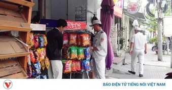 Bố trí tạm hộ buôn bán vỉa hè vào khu đất trống để tránh đứt gãy sinh kế
