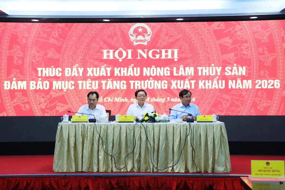 Bộ trưởng Trịnh Việt Hùng: Đừng đánh đổi vùng nuôi tôm lấy dự án tỷ USD Bộ trưởng Trịnh Việt Hùng: Đừng đánh đổi vùng nuôi tôm lấy dự án tỷ USD