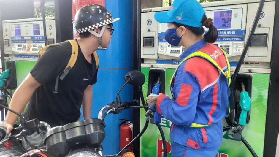 Buộc dùng xăng E10 từ 1-6, hàng chục triệu xe máy, ô tô cần chú ý gì? Buộc dùng xăng E10 từ 1-6, hàng chục triệu xe máy, ô tô cần chú ý gì?