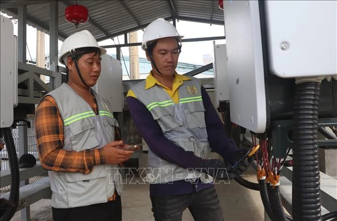 Cà Mau đầu tư mạnh hạ tầng lưới điện, đón sóng năng lượng tái tạo Cà Mau đầu tư mạnh hạ tầng lưới điện, đón sóng năng lượng tái tạo