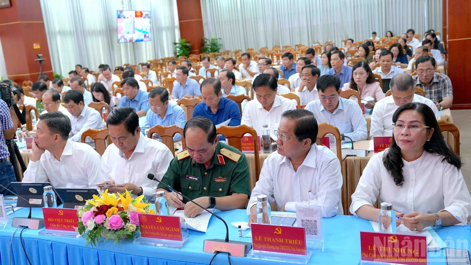 Cà Mau dồn lực chặng nước rút, quyết đạt mục tiêu tăng trưởng 2 con số Cà Mau dồn lực chặng nước rút, quyết đạt mục tiêu tăng trưởng 2 con số