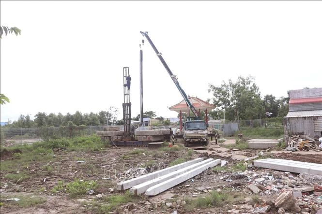 Cà Mau gỡ 'điểm nghẽn' mặt bằng, xây dựng kịch bản giải ngân Cà Mau gỡ 'điểm nghẽn' mặt bằng, xây dựng kịch bản giải ngân