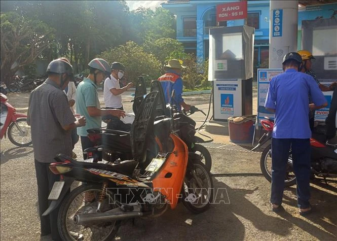 Cà Mau, Tuyên Quang tăng cường kiểm soát, không để thiếu hụt xăng dầu cục bộ Cà Mau, Tuyên Quang tăng cường kiểm soát, không để thiếu hụt xăng dầu cục bộ