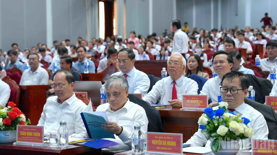 Cà Mau ưu tiên nguồn lực phát triển kinh tế biển Cà Mau ưu tiên nguồn lực phát triển kinh tế biển