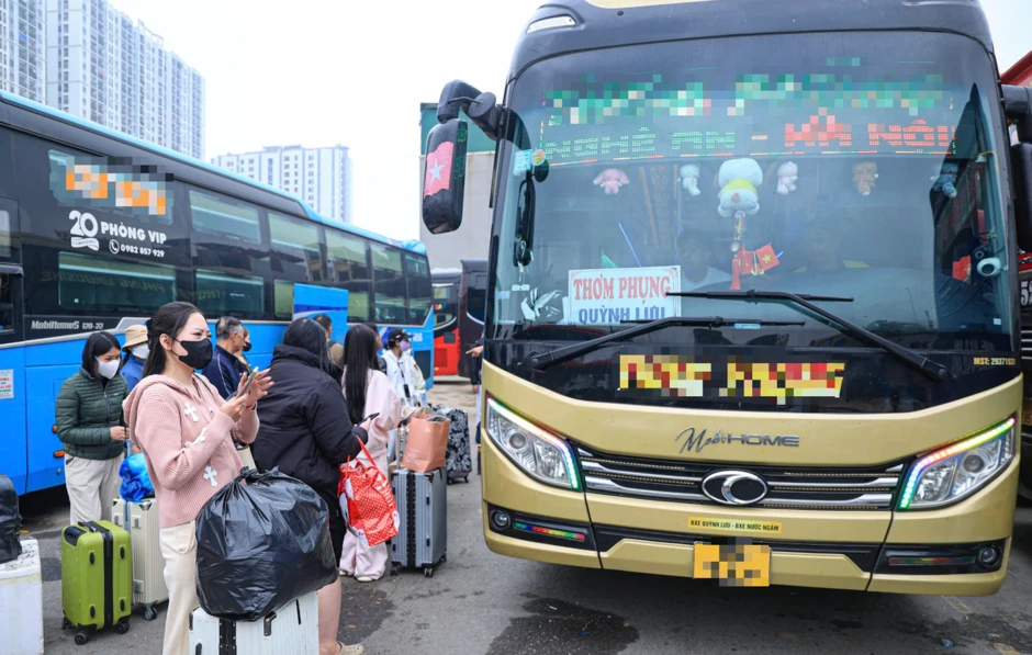 Cả trăm tuyến vận tải khách tăng giá vé do giá xăng dầu tăng, cao nhất khoảng 50% Cả trăm tuyến vận tải khách tăng giá vé do giá xăng dầu tăng, cao nhất khoảng 50%