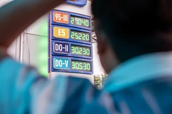 Cách điều hành giá xăng dầu lần này khác gì trước?