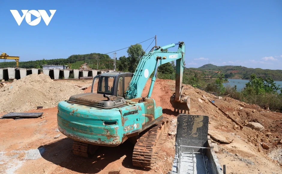 Cận cảnh dự án hơn 169 tỷ đồng ì ạch giữa lòng hồ Ya Ly Cận cảnh dự án hơn 169 tỷ đồng ì ạch giữa lòng hồ Ya Ly