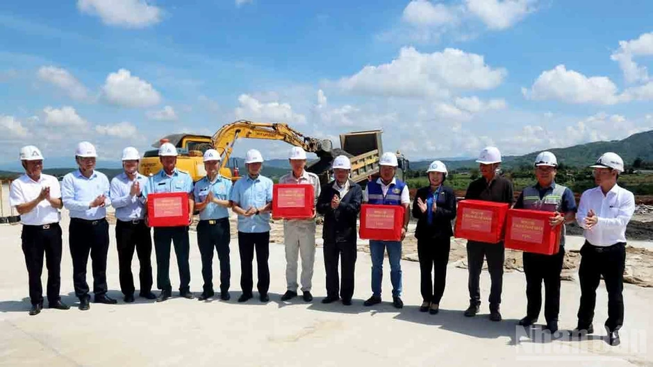 Cảng hàng không quốc tế Liên Khương có ý nghĩa quan trọng đối với phát triển kinh tế-xã hội Lâm Đồng