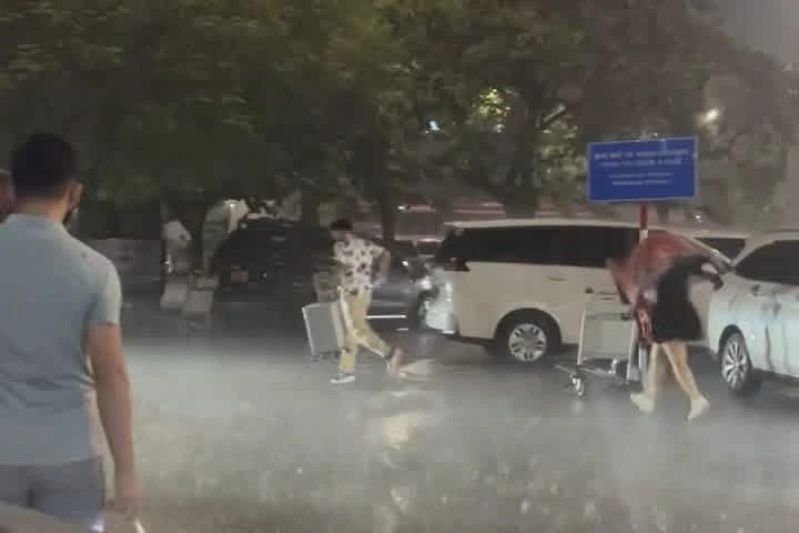 Cảng hàng không quốc tế Nội Bài điều chỉnh phương án phân làn sau phản ánh bất cập từ khách hàng Cảng hàng không quốc tế Nội Bài điều chỉnh phương án phân làn sau phản ánh bất cập từ khách hàng