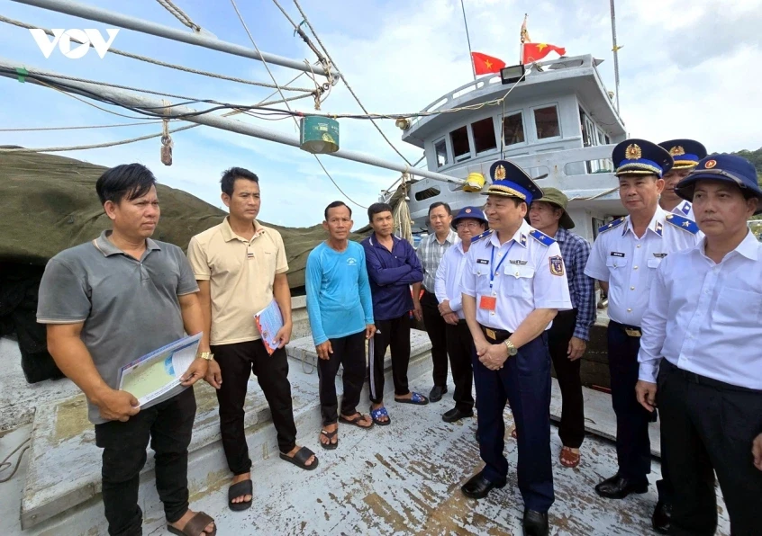 Cảnh sát biển đồng hành cùng ngư dân Tây Nam quyết tâm chống IUU Cảnh sát biển đồng hành cùng ngư dân Tây Nam quyết tâm chống IUU