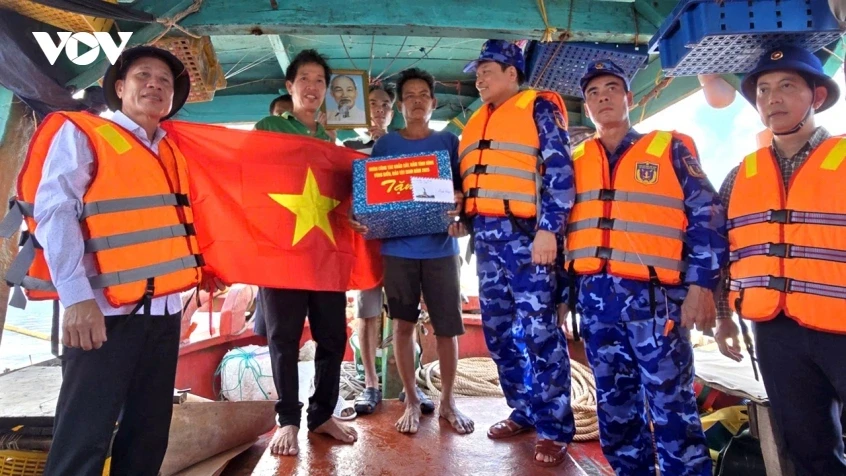 Cảnh sát biển đồng hành cùng ngư dân Tây Nam quyết tâm chống IUU Cảnh sát biển đồng hành cùng ngư dân Tây Nam quyết tâm chống IUU
