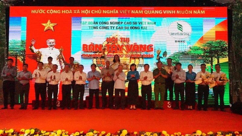 Cao-su Đồng Nai: Tôn vinh thợ giỏi, quyết tâm khai thác vượt mốc 32.000 tấn mủ Cao-su Đồng Nai: Tôn vinh thợ giỏi, quyết tâm khai thác vượt mốc 32.000 tấn mủ
