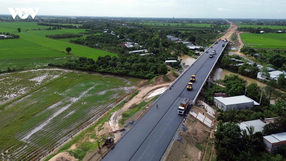 Cao tốc Cao Lãnh - An Hữu phấn đấu thông xe vào cuối năm nay Cao tốc Cao Lãnh - An Hữu phấn đấu thông xe vào cuối năm nay