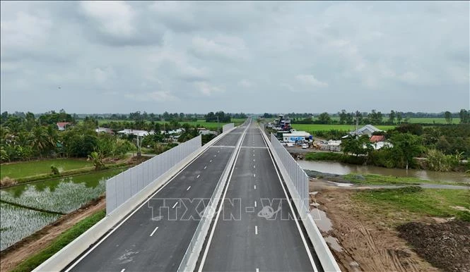 Cao tốc Châu Đốc - Cần Thơ - Sóc Trăng qua An Giang tăng tốc về đích Cao tốc Châu Đốc - Cần Thơ - Sóc Trăng qua An Giang tăng tốc về đích