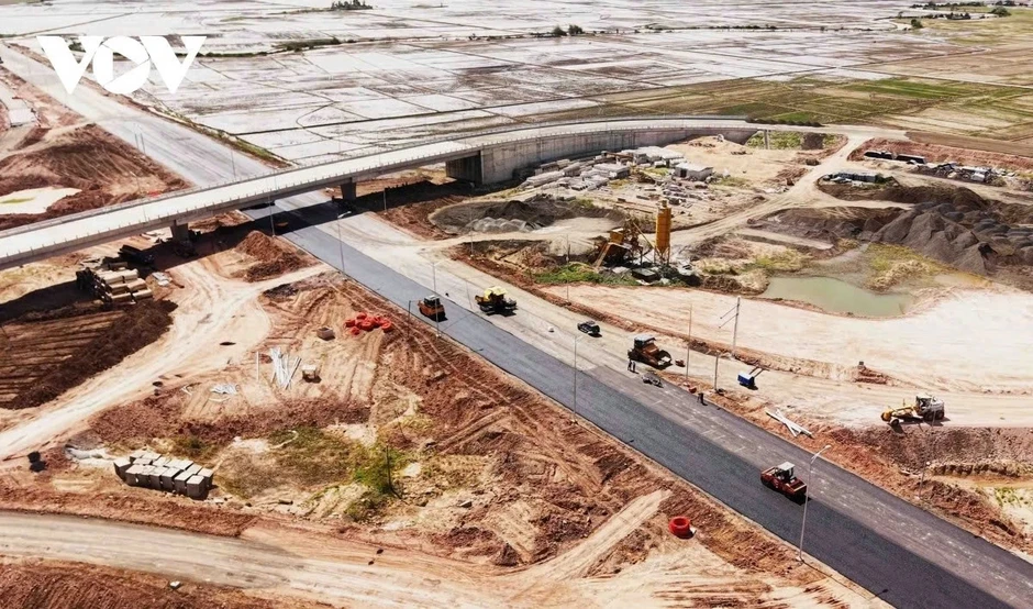 Cao tốc Quy Nhơn - Chí Thạnh chậm tiến độ, chủ đầu tư “tuýt còi” 2 nhà thầu Cao tốc Quy Nhơn - Chí Thạnh chậm tiến độ, chủ đầu tư “tuýt còi” 2 nhà thầu