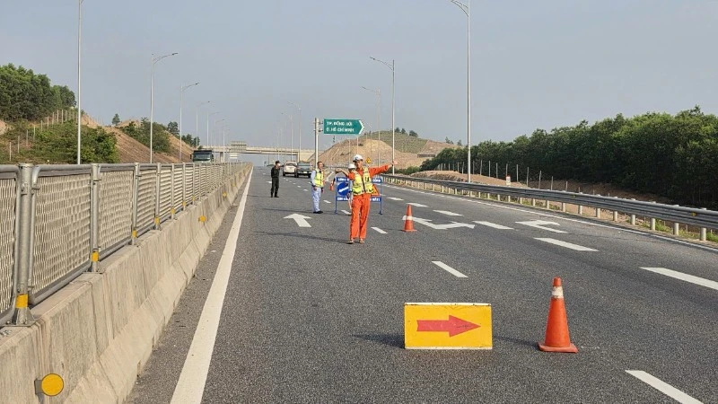 Cao tốc Vũng Áng - Cam Lộ tạm đóng từng đoạn để lắp hệ thống giám sát, thu phí Cao tốc Vũng Áng - Cam Lộ tạm đóng từng đoạn để lắp hệ thống giám sát, thu phí