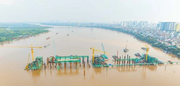 Cầu Trần Hưng Đạo 'tăng tốc' vượt lũ về đích Cầu Trần Hưng Đạo 'tăng tốc' vượt lũ về đích