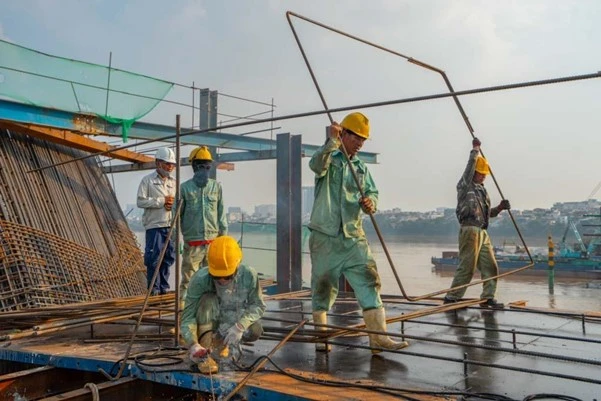Cầu Trần Hưng Đạo 'tăng tốc' vượt lũ về đích Cầu Trần Hưng Đạo 'tăng tốc' vượt lũ về đích