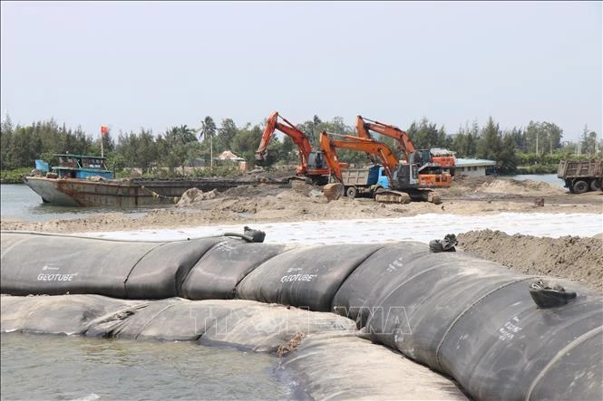 Chậm bàn giao mặt bằng Dự án Khu neo đậu tránh trú bão Tịnh Hòa (Quảng Ngãi) Chậm bàn giao mặt bằng Dự án Khu neo đậu tránh trú bão Tịnh Hòa (Quảng Ngãi)