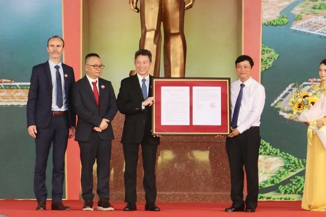 Chân dung đế chế đang 'thống trị' đại dương làm 'bà đỡ' cho siêu cảng Cần Giờ Chân dung đế chế đang 'thống trị' đại dương làm 'bà đỡ' cho siêu cảng Cần Giờ
