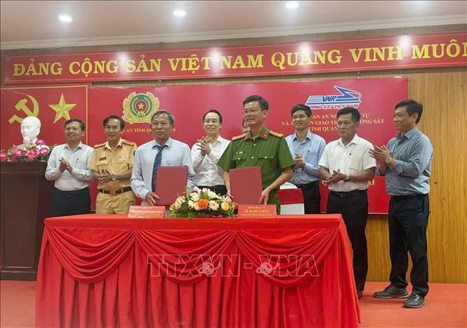 Chặn đứng hiểm họa mất an toàn đường sắt Chặn đứng hiểm họa mất an toàn đường sắt