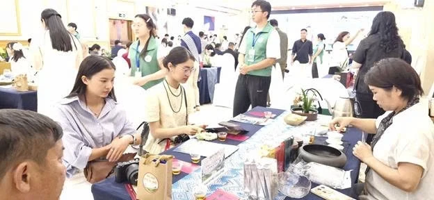 Chè Việt quảng bá tại “Ngày Quốc tế Chè” ở Quảng Tây, mở rộng cơ hội hợp tác Chè Việt quảng bá tại “Ngày Quốc tế Chè” ở Quảng Tây, mở rộng cơ hội hợp tác