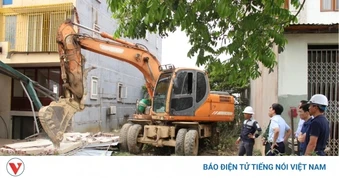 Chi tiền thưởng cho các hộ bàn giao đất ở thuộc dự án Cảng hàng không Gia Bình