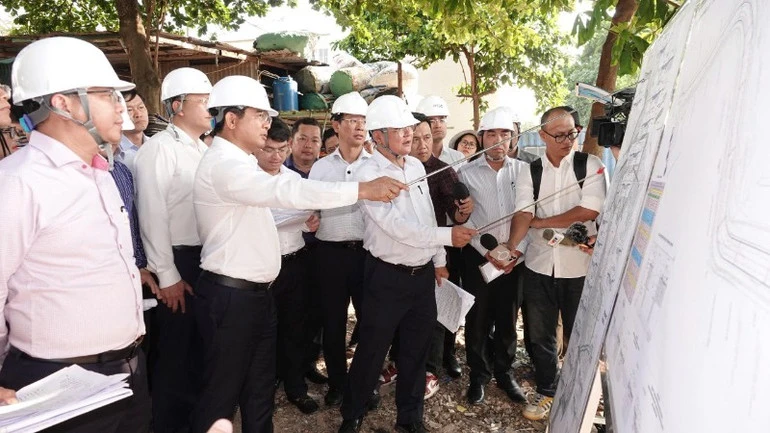 Chi trả đền bù xong, dứt khoát phải bàn giao mặt bằng thi công các công trình cấp bách Chi trả đền bù xong, dứt khoát phải bàn giao mặt bằng thi công các công trình cấp bách