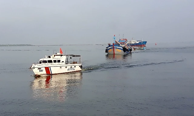 Chiến sự tại Trung Đông: Hải quan chỉ đạo kiểm soát mạnh, chống buôn lậu xăng, dầu Chiến sự tại Trung Đông: Hải quan chỉ đạo kiểm soát mạnh, chống buôn lậu xăng, dầu