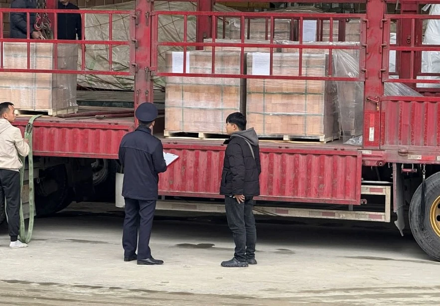 Chính phủ gỡ khó cho doanh nghiệp, kéo dài tạm ngưng Nghị định 46 để chờ luật mới