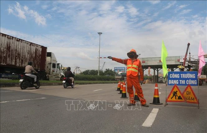 Chính thức tháo dỡ trạm thu phí cầu Đồng Nai