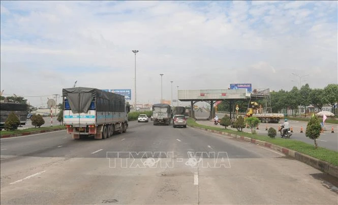 Chính thức tháo dỡ trạm thu phí cầu Đồng Nai