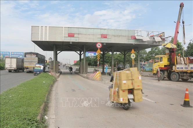 Chính thức tháo dỡ trạm thu phí cầu Đồng Nai