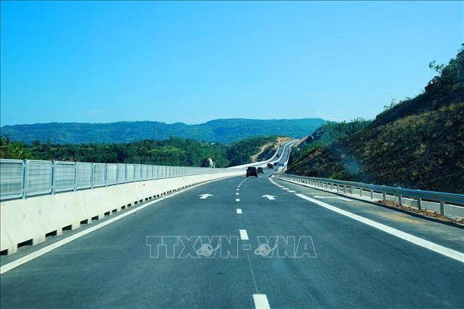 Chính thức thu phí 5 dự án thành phần cao tốc Quảng Ngãi - Nha Trang Chính thức thu phí 5 dự án thành phần cao tốc Quảng Ngãi - Nha Trang