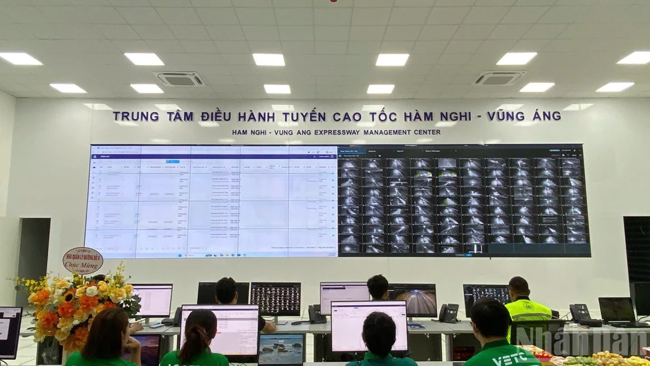 Chính thức vận hành thu phí ETC trên 5 tuyến cao tốc bắc-nam: Hiện đại, thông suốt và minh bạch Chính thức vận hành thu phí ETC trên 5 tuyến cao tốc bắc-nam: Hiện đại, thông suốt và minh bạch