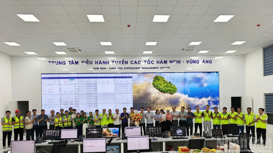 Chính thức vận hành thu phí ETC trên 5 tuyến cao tốc bắc-nam: Hiện đại, thông suốt và minh bạch Chính thức vận hành thu phí ETC trên 5 tuyến cao tốc bắc-nam: Hiện đại, thông suốt và minh bạch