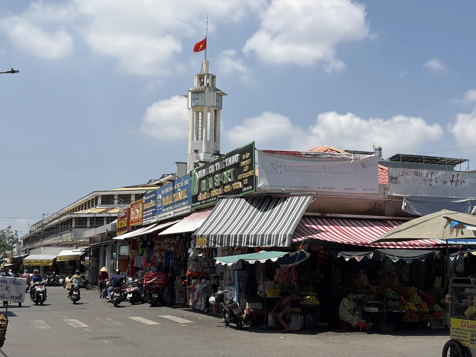 Chợ lớn nhất Bình Dương cũ vắng khách: Bất ngờ lý do tiểu thương bỏ tiền mở sạp Chợ lớn nhất Bình Dương cũ vắng khách: Bất ngờ lý do tiểu thương bỏ tiền mở sạp